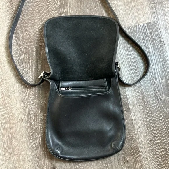 Coach - Picture 5 of 17